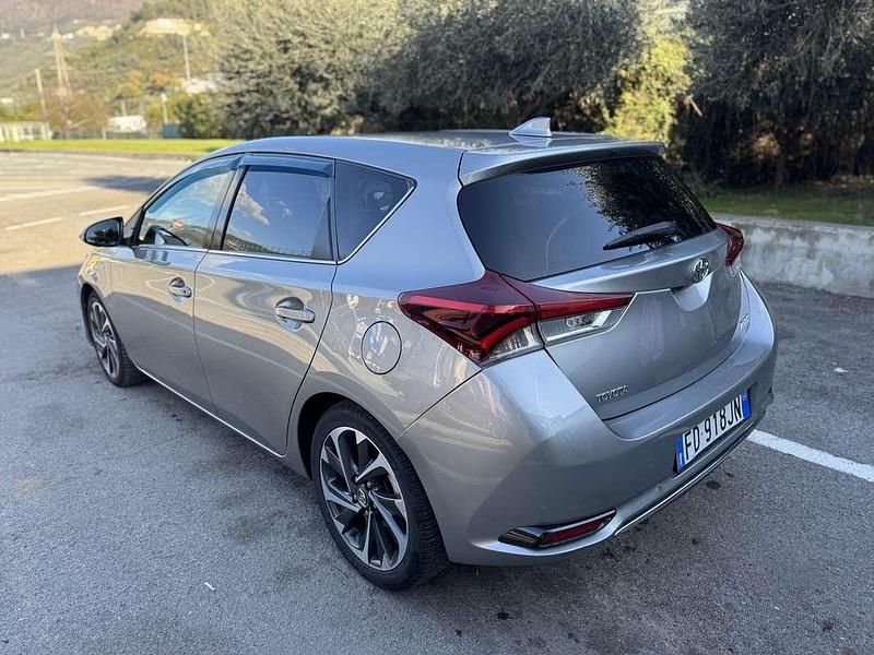 Usata Toyota Auris Active 90 CV (66 kW) 2016 Grigio Berlina