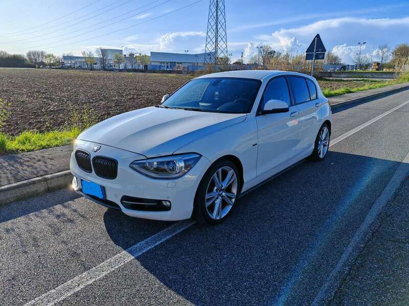 Bianco Usata 2011 BMW 120 Sport Line Due volumi | 7290 € (Buon prezzo) - Immagine 1/4