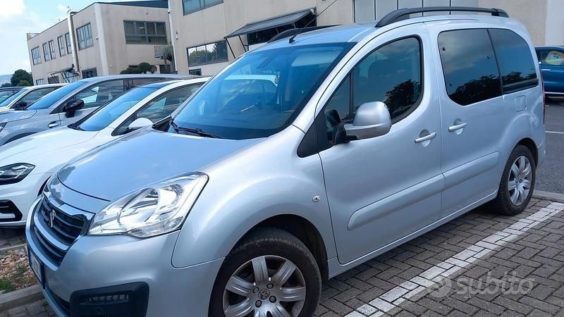 Usata Peugeot Partner Tepee 99 CV (72 kW) 2017 Grigio Monovolume