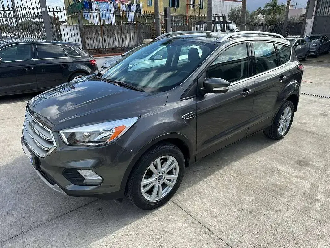 Usata Ford Kuga Titanium 120 CV (88 kW) 2017 Grigio SUV