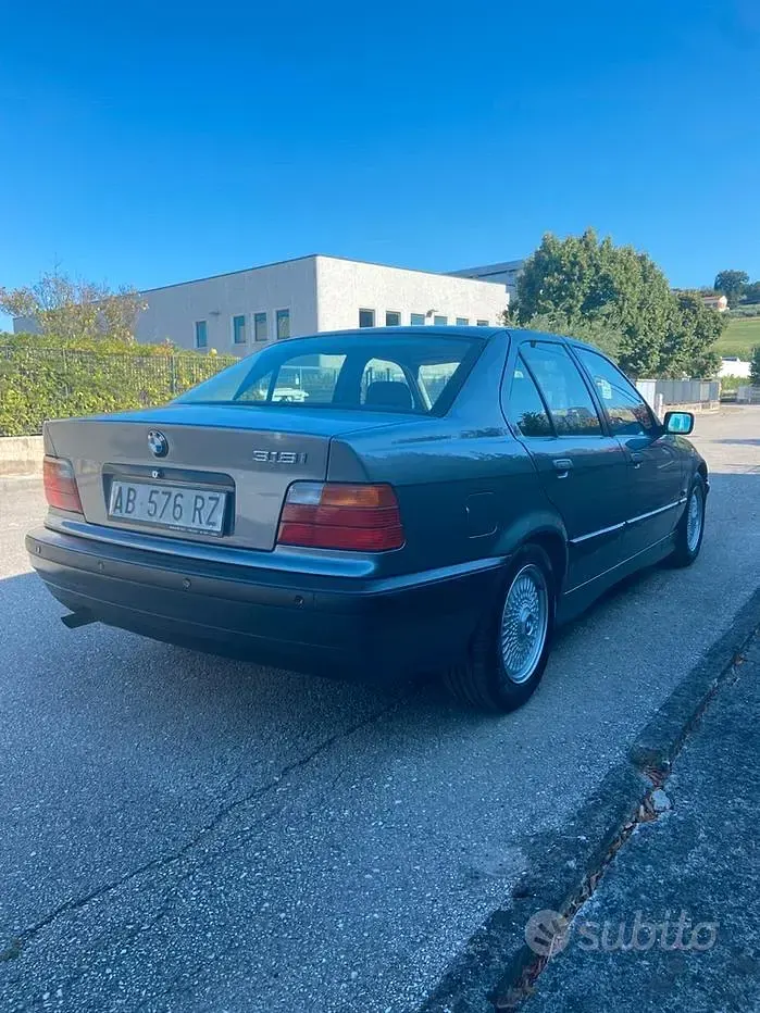 Usata BMW 318 Efficient Dynamics 115 CV (84 kW) 1995 Grigio Berlina
