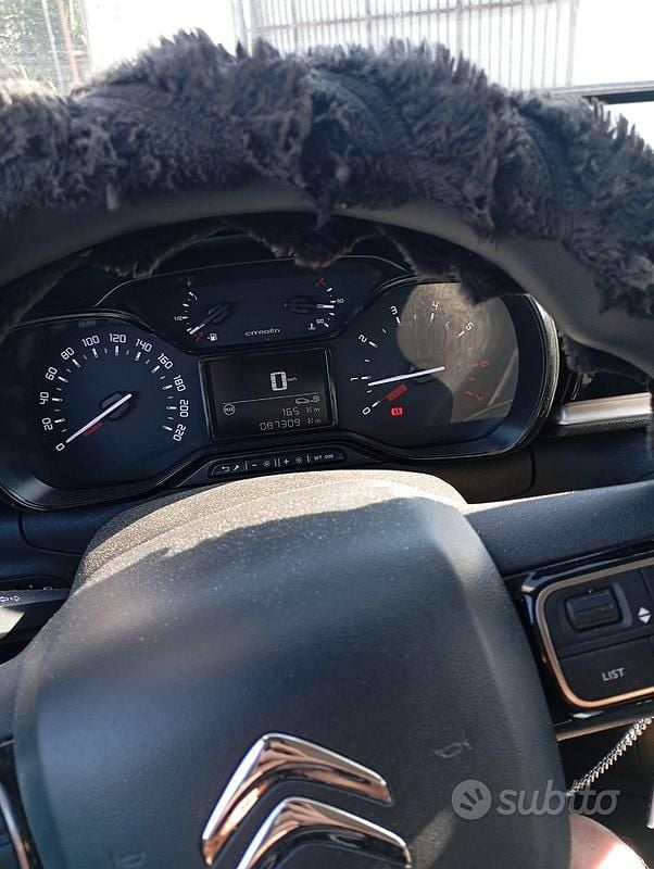 Begagnad Citroën C3 2020 Röd Halvkombi
