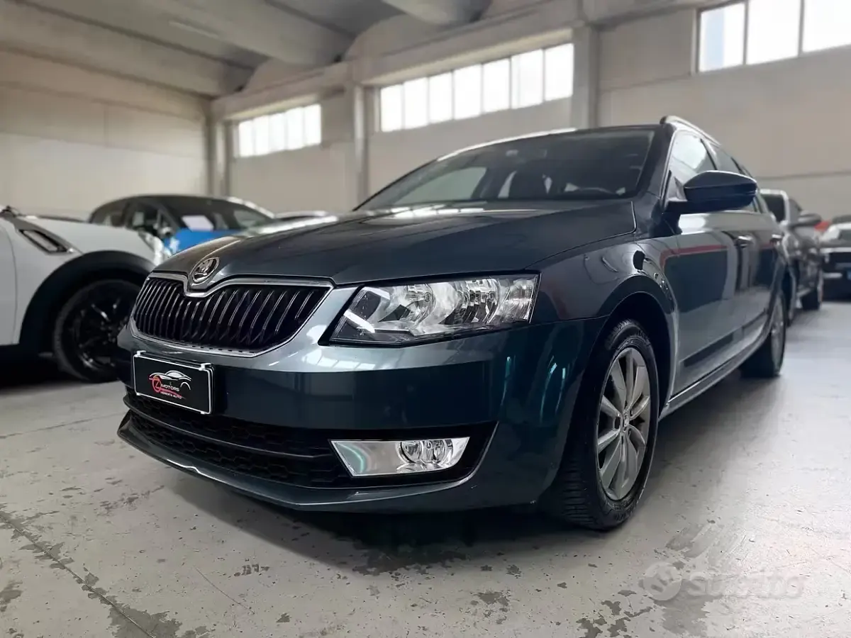 Usata Skoda Octavia G-TEC Active 110 CV (80 kW) 2015 Nero Station wagon