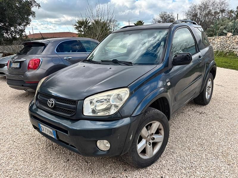 Usata Toyota RAV4 150 CV (110 kW) 2004 Grigio SUV