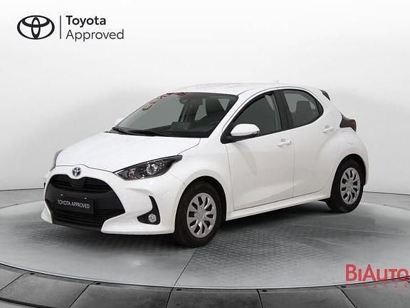 Usata Toyota Yaris Hybrid Active 115 CV (84 kW) 2023 Bianco Berlina
