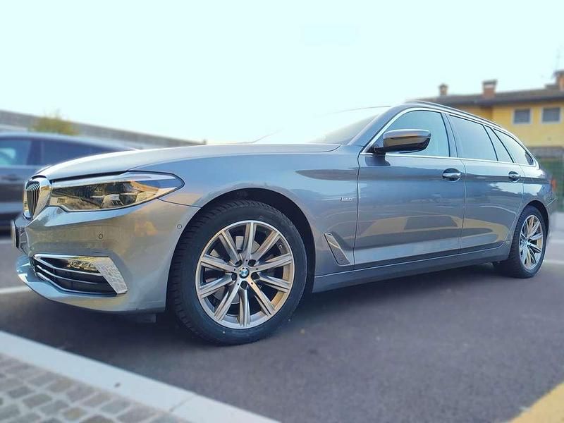 Usata BMW 520 Luxury Line 190 CV (139 kW) 2019 Grigio Station wagon