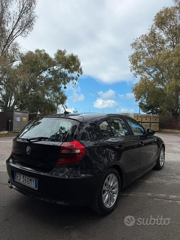 Usata BMW 116 115 CV (84 kW) 2010 Nero Utilitaria