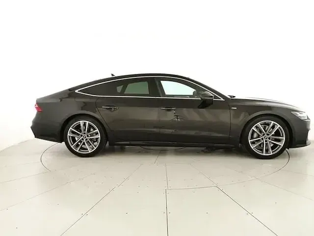 Usata Audi A7 Sportback Business Plus 245 CV (180 kW) 2023 Nero mythos metallizzato Utilitaria