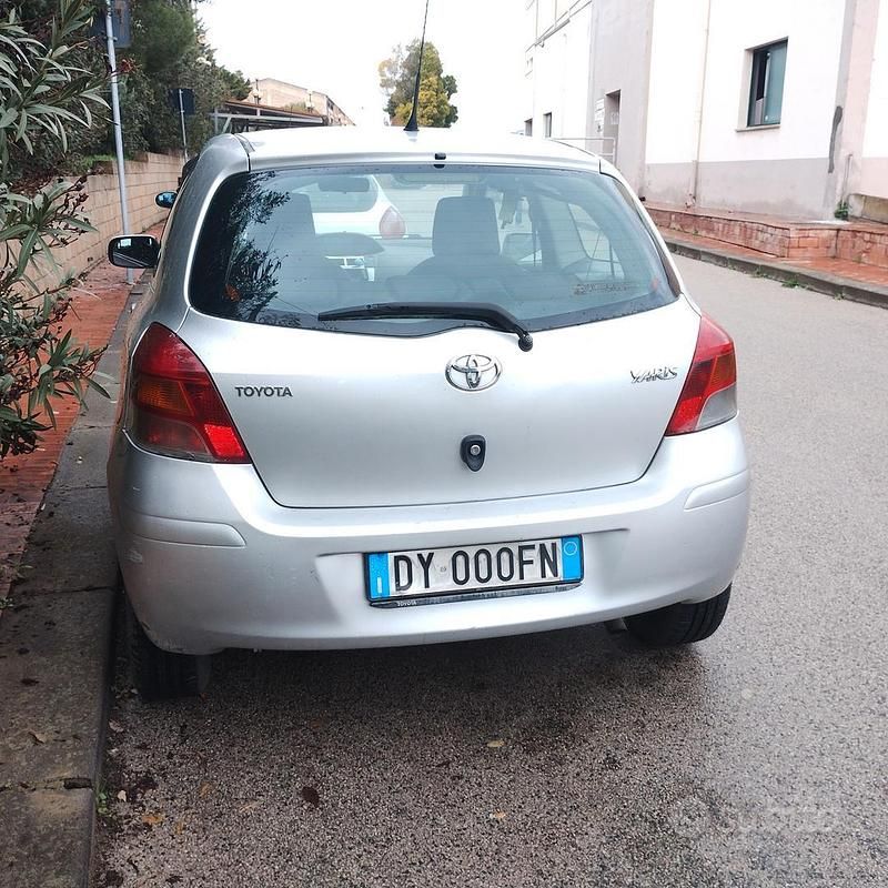 Usata Toyota Yaris 2009 Grigio Berlina