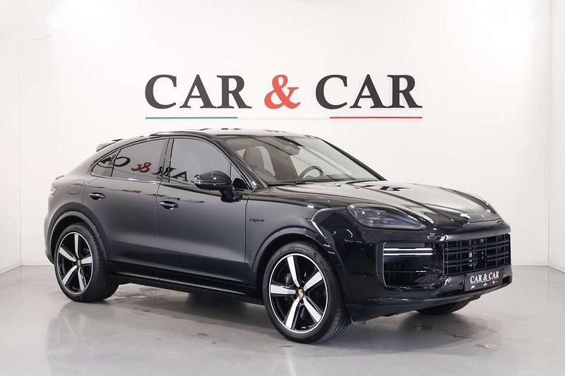 Usata Porsche Cayenne Turbo E-Hybrid 740 CV (544 kW) 2024 Nero SUV
