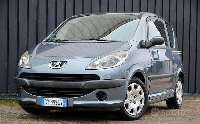 Usata Peugeot 1007 68 CV (50 kW) 2005 Grigio Monovolume