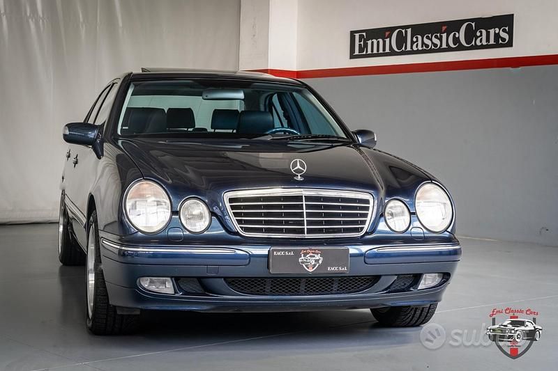 Usata Mercedes E430 Avantgarde 279 CV (205 kW) 2000 Blu Berlina