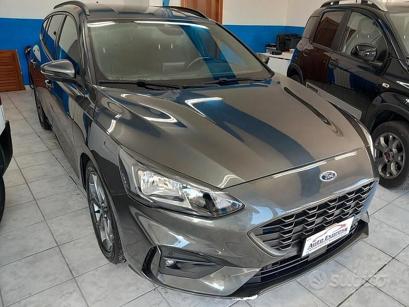 Usata Ford Focus ST 120 CV (88 kW) 2018 Grigio Station wagon