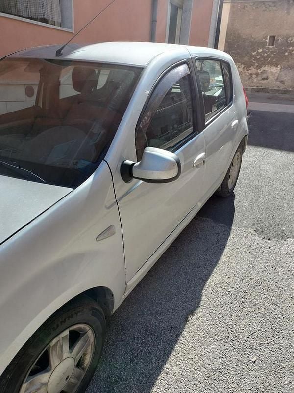 Usata Dacia Sandero 75 CV (55 kW) 2010 Grigio Berlina