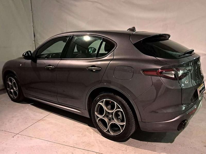 Usata Alfa Romeo Stelvio Ti 209 CV (153 kW) 2023 Grigio metallizzato SUV
