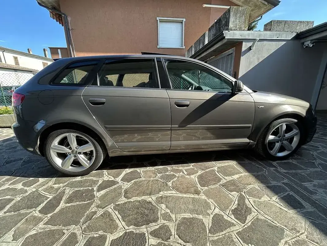 Usata Audi A3 Sportback Ambition 140 CV (102 kW) 2011 Grigio Utilitaria