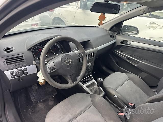 Usata Opel Astra Club 101 CV (74 kW) 2006 Grigio Station wagon