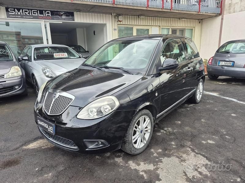 Usata Lancia Ypsilon 69 CV (50 kW) 2012 Nero Utilitaria