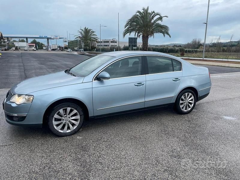 Usata VW Passat 2005 Blu Berlina