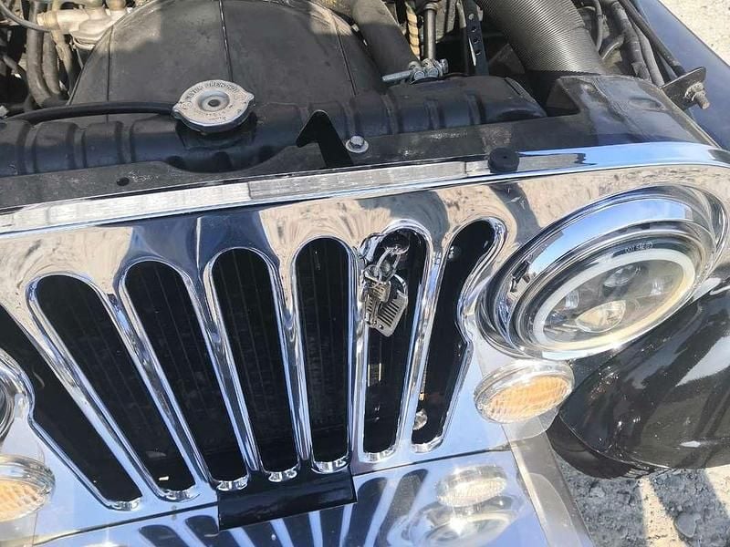 Usata Jeep CJ 54 CV (39 kW) 1980 Nero Cabrio