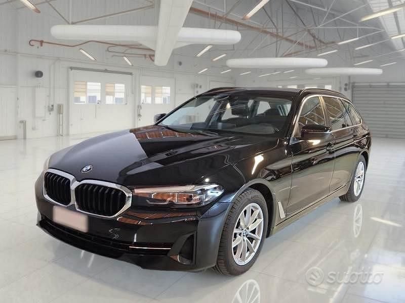 Nero Usata 2022 BMW 518 Efficient Dynamics Station wagon | 28.700 € (Super prezzo) - Immagine 1/4