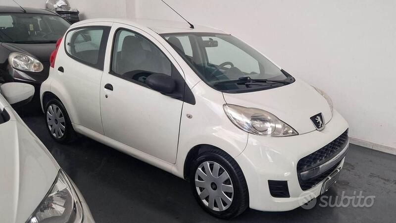 Usata Peugeot 107 68 CV (50 kW) 2010 Bianco Utilitaria