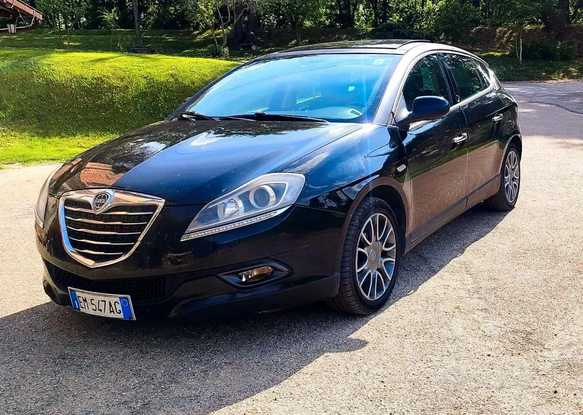 Usata Lancia Delta Gold 165 CV (121 kW) 2009 Nero Utilitaria