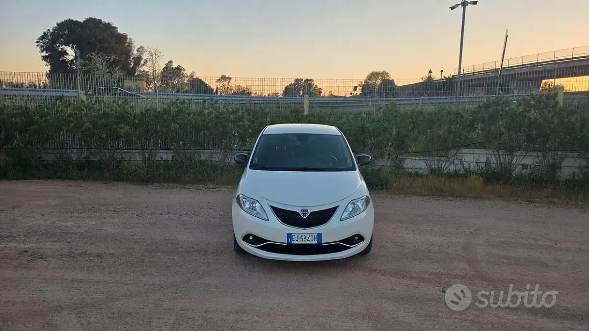 Usata Lancia Ypsilon S 95 CV (69 kW) 2013 Bianco Utilitaria