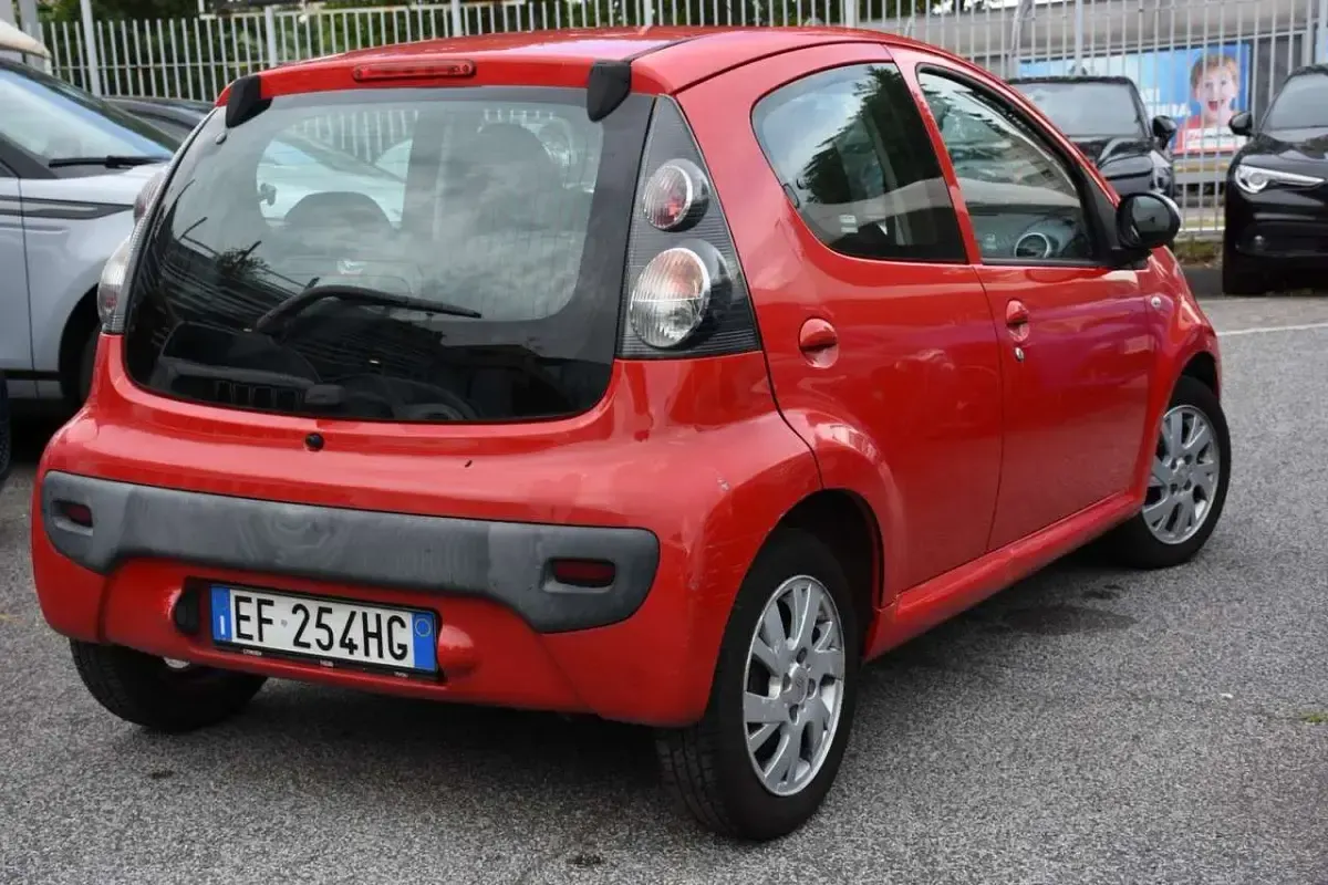 Usata Citroën C1 68 CV (50 kW) 2010 Rosso pastello Utilitaria