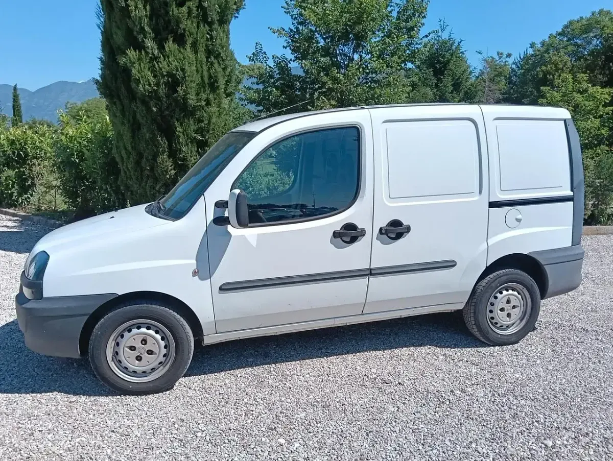 Usata Fiat Doblò Dynamic 104 CV (76 kW) 2004 Bianco Monovolume