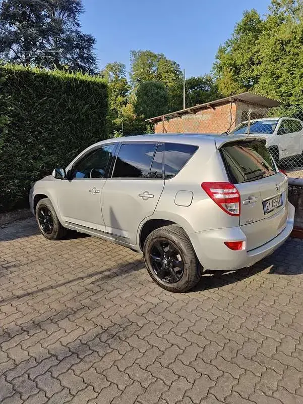 Usata Toyota RAV4 150 CV (110 kW) 2011 Argento SUV