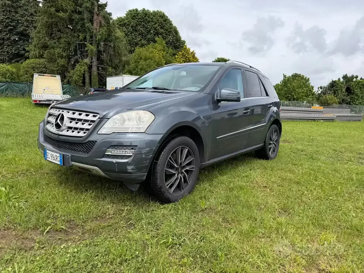 Usata Mercedes ML350 Premium 231 CV (169 kW) 2010 Blu SUV