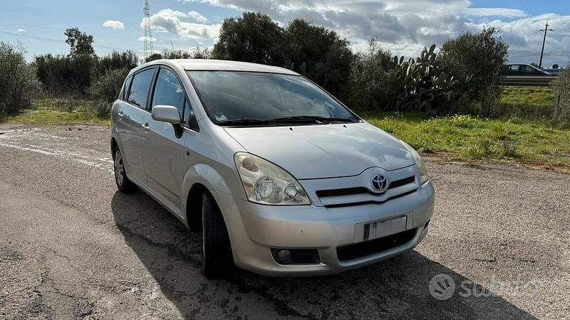 Usata Toyota Corolla Verso 136 CV (100 kW) 2007 Grigio Monovolume