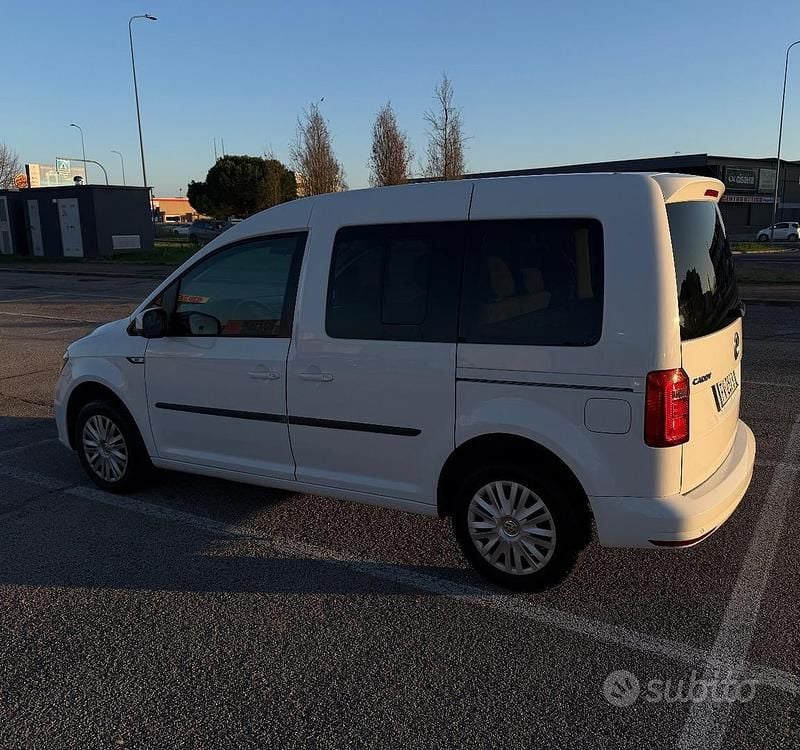 Usata VW Caddy 102 CV (75 kW) 2019 Bianco Monovolume