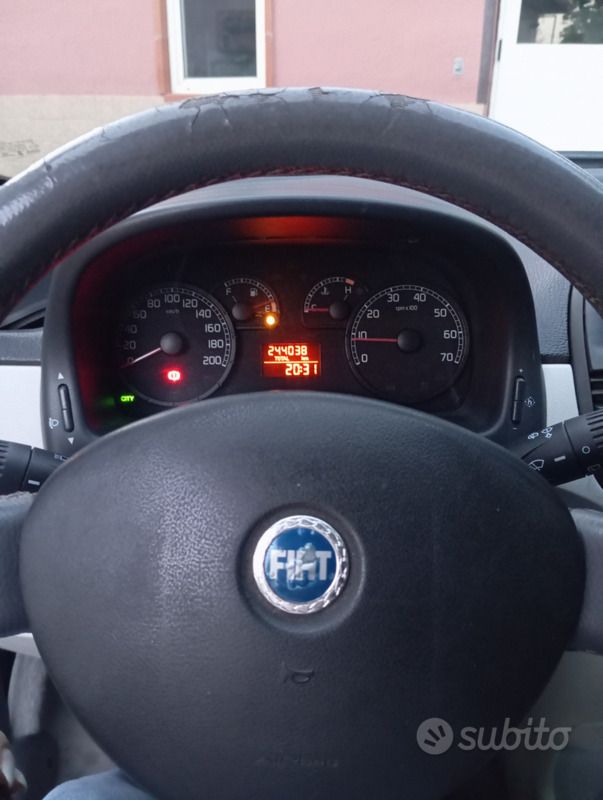 Usata Fiat Punto 2004 Blu Utilitaria