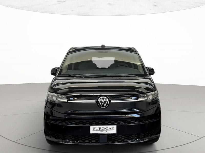 Begagnad VW Multivan Life 2023 Svart Minibuss