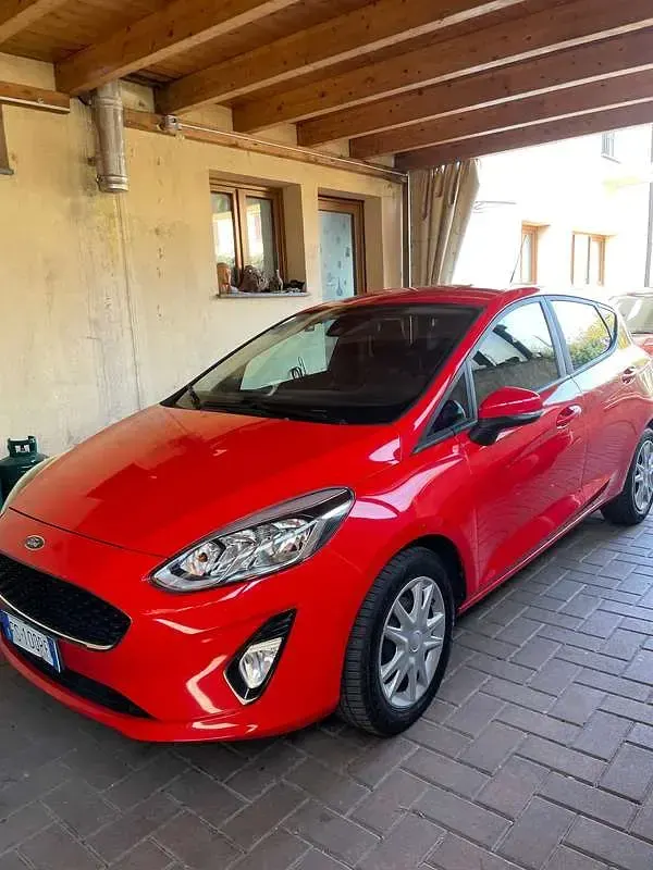 Usata Ford Fiesta 69 CV (50 kW) 2018 Rosso Utilitaria