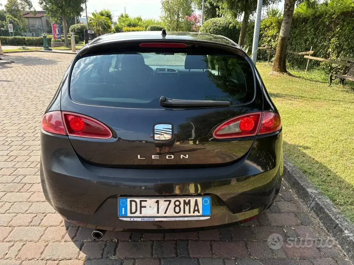Usata Seat Leon Stylance 102 CV (75 kW) 2007 Nero Utilitaria