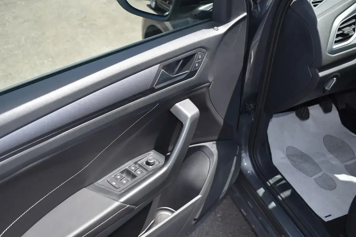 Usata VW T-Roc Style 116 CV (85 kW) 2024 Grigio SUV