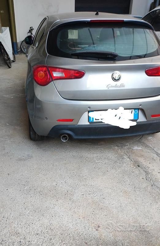 Grigio Usata 2010 Alfa Romeo Giulietta Tre volumi | 15.000 € - Immagine 1/4