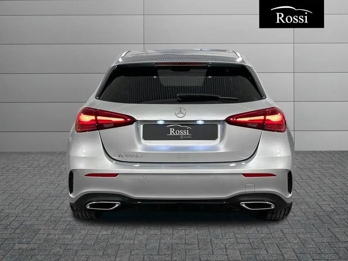 Nuova Mercedes A180 116 CV (85 kW) 2025 Grigio montagna Berlina