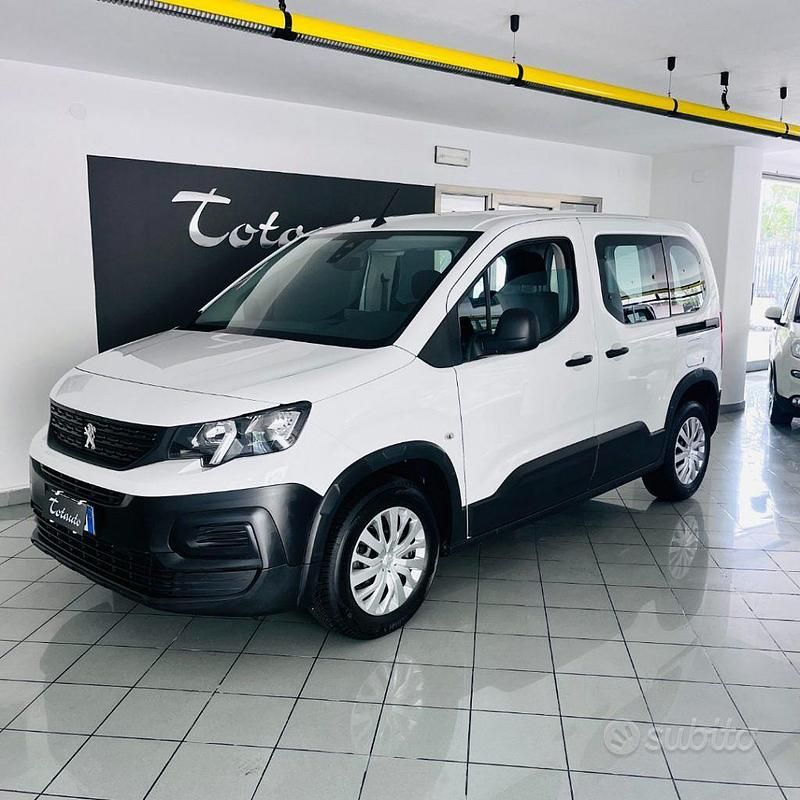 Usata Peugeot Rifter Active 131 CV (96 kW) 2021 Bianco Monovolume