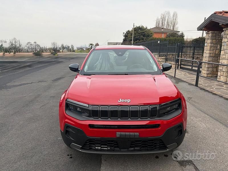 Nuova Jeep Avenger Longitude 100 CV (73 kW) 2025 Rosso SUV