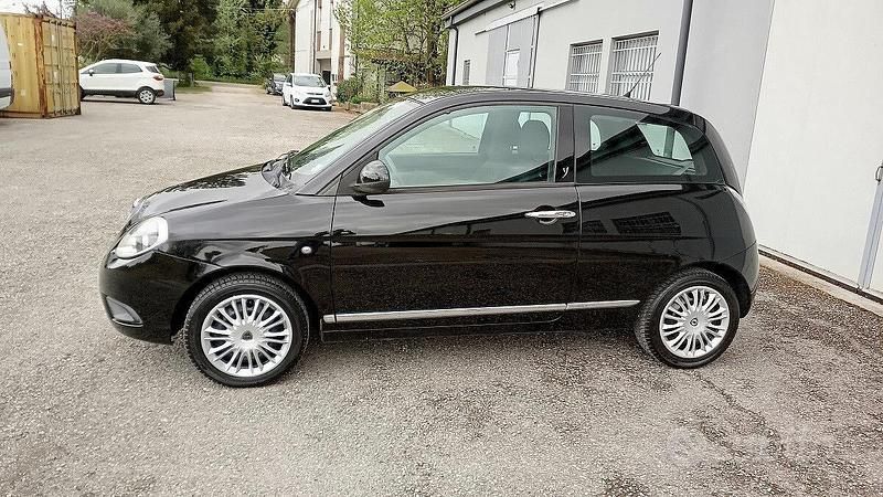 Usata Lancia Ypsilon 94 CV (69 kW) 2011 Nero Utilitaria