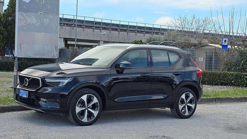 Usata Volvo XC40 Core 129 CV (94 kW) 2022 Nero SUV
