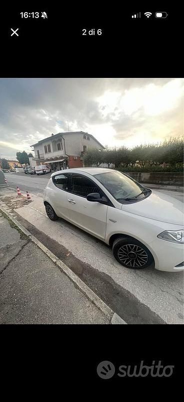 Usata Lancia Ypsilon Gold 69 CV (50 kW) 2018 Bianco Utilitaria