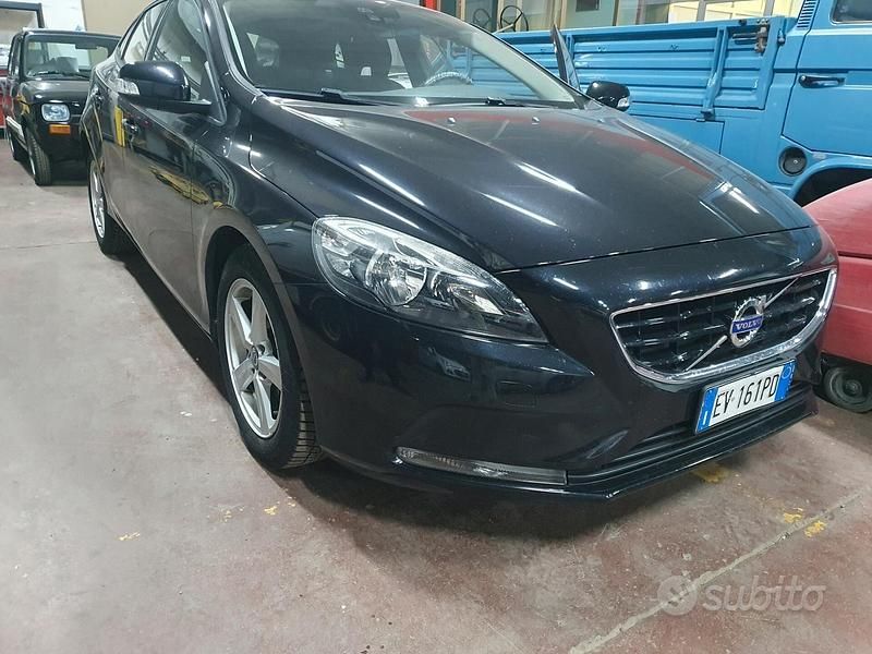 Usata Volvo V40 115 CV (84 kW) 2014 Nero Berlina