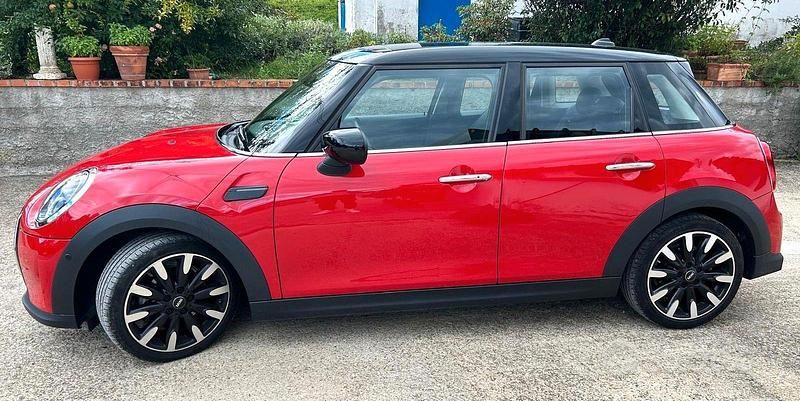 Usata Mini Cooper Classic 136 CV (100 kW) 2021 Rosso Utilitaria