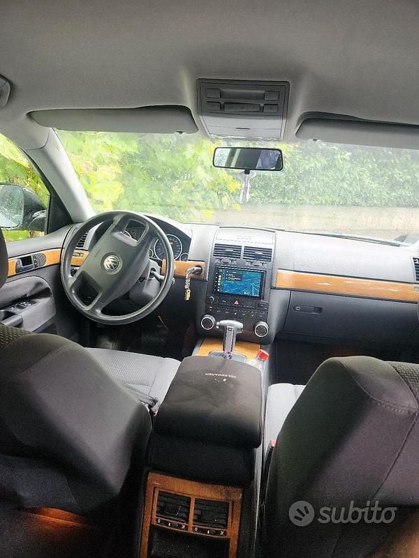 Usata VW Touareg 174 CV (127 kW) 2007 Grigio SUV