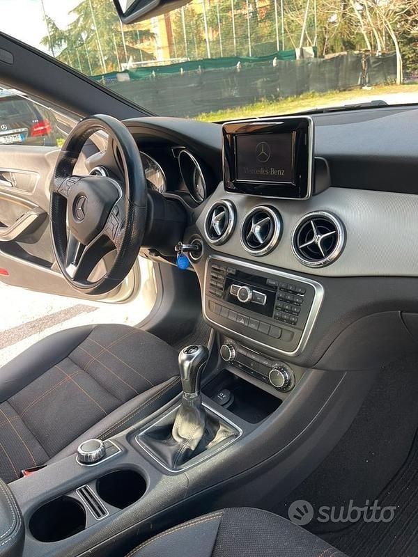 Usata Mercedes CLA200 136 CV (100 kW) 2014 Bianco Coupé